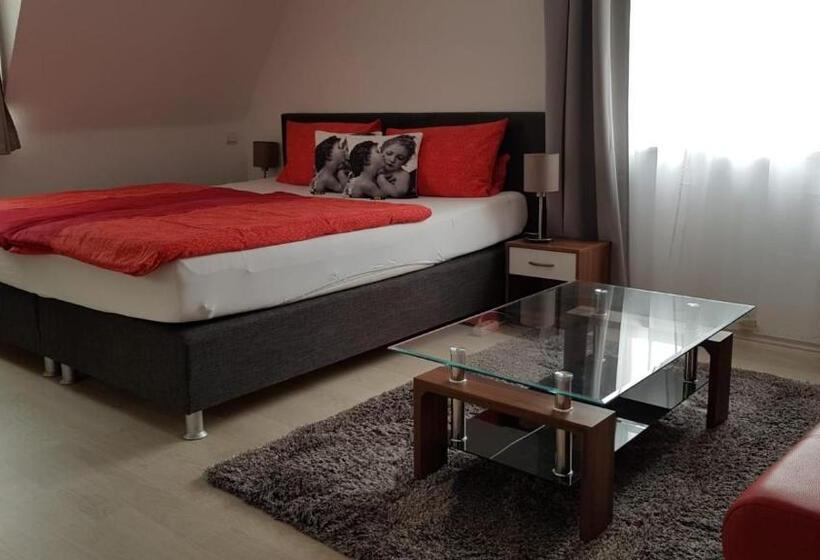 غرفة قياسية ثلاثية, Pension Adler Untertürkheim