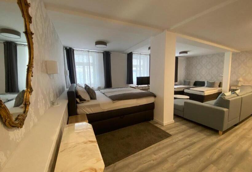 غرفة عائلية, Pension Adler Untertürkheim