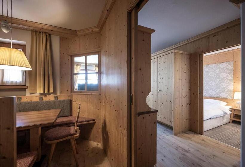 Полулюкс с Балконом, Post Alpina  Family Mountain Chalets