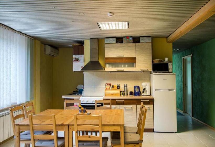 اتاق استاندارد سه نفره, Puuna öömaja B&b