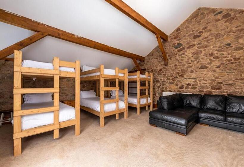Семейный Номер Совместный Санузел, Muncaster Castle Coachman's Quarters
