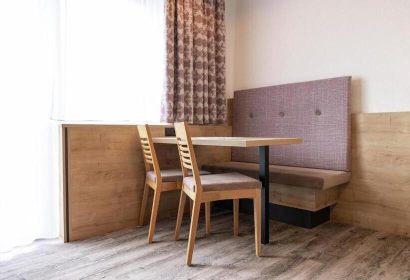 סטודיו סופריור, Das Aparthotel Olympia Tirol