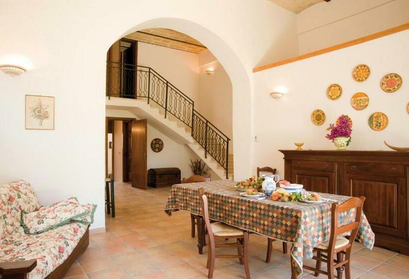 Апартаменты 4 Спальни, Tenuta Badessa