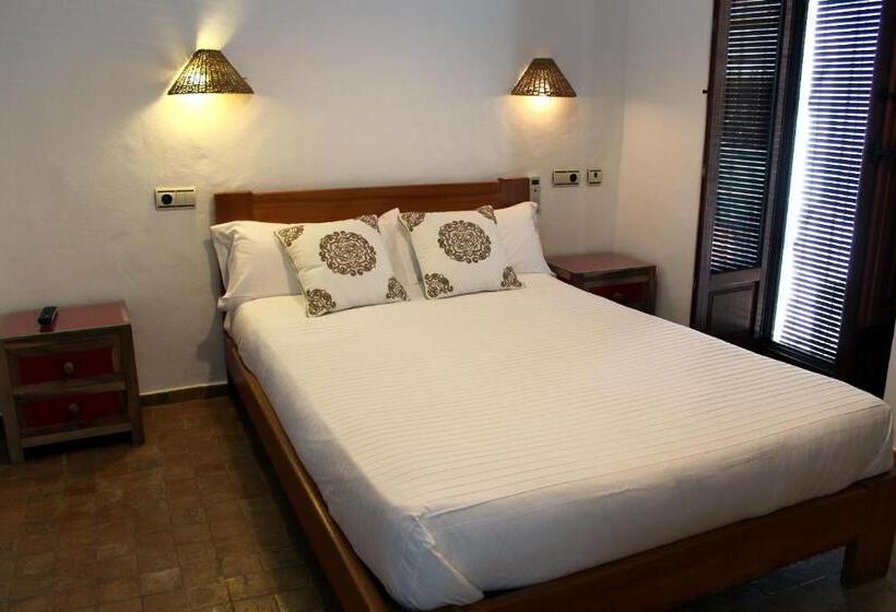基本间, Hostal Extramuros