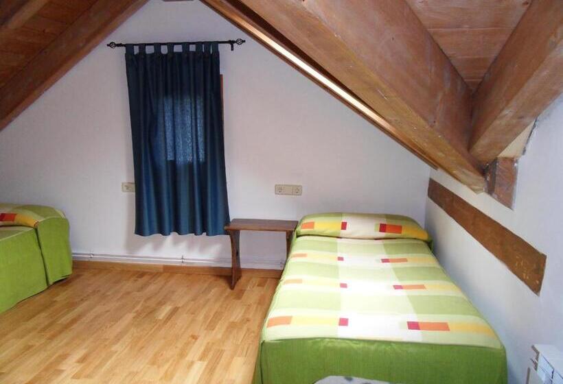 Apartament 2 Dormitoris, Pensió I Apartaments La Bordeta