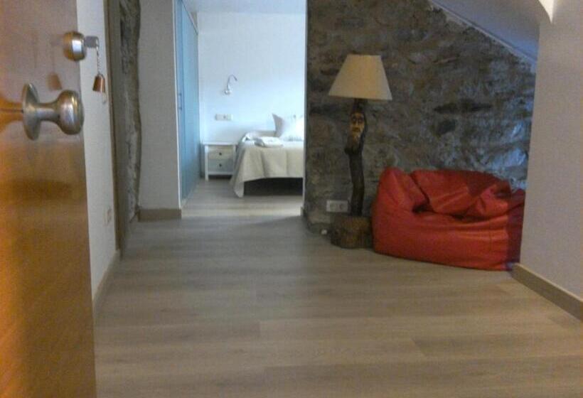 Номер Стандарт Трехместный, Pensió I Apartaments La Bordeta