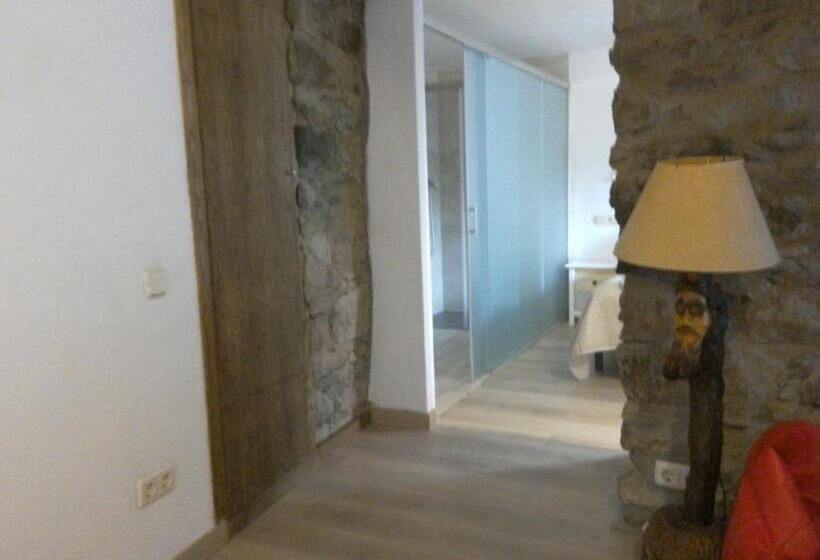 Номер Стандарт Трехместный, Pensió I Apartaments La Bordeta