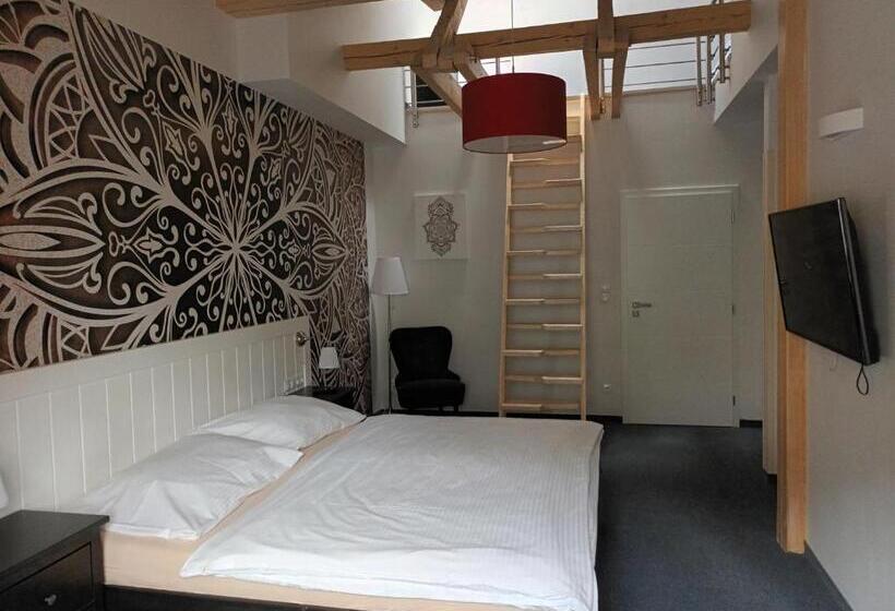 سوییت لوکس, Rodinný Resort Uko