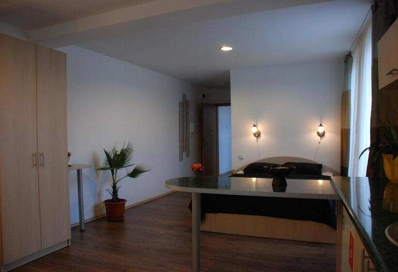 Студия Стандарт, Lucas 10 Apartments