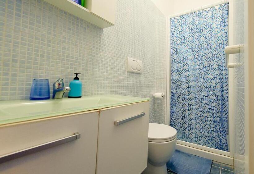 Номер Стандарт, Adriatic Room 50 M Dalla Stazione Ferroviaria Di Ciampino E Dalla Navetta Aeroportuale