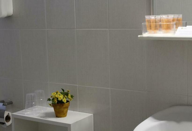 Номер Стандарт, Hostal Montserrat