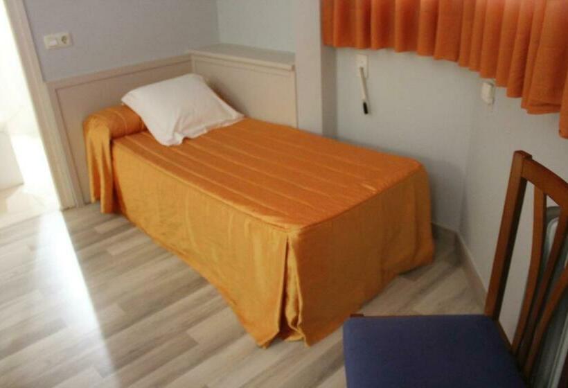 スタンダードルーム, Hostal Montserrat