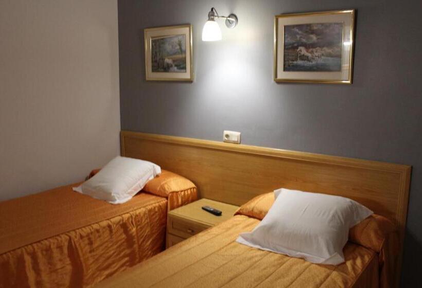 Номер Стандарт, Hostal Montserrat