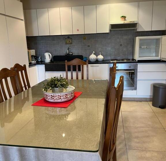 Дом 3 Спальни, Hove Ter Hille