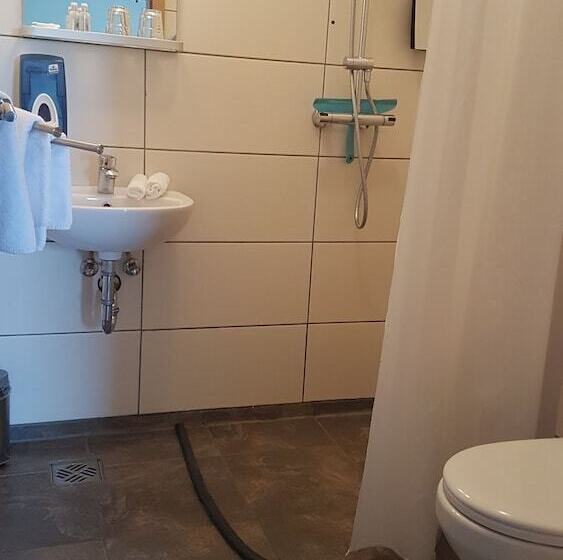 اتاق استاندارد سه نفره, Guesthouse Vellir
