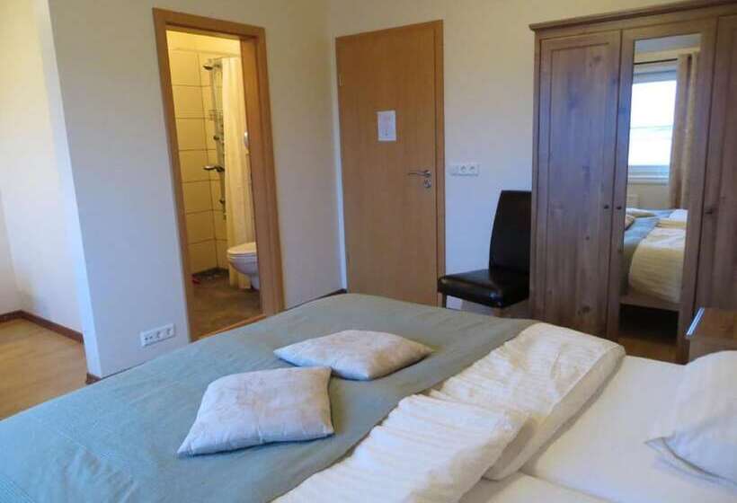 اتاق استاندارد سه نفره, Guesthouse Vellir