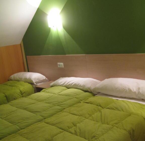 Номер Стандарт Трехместный, Hostal Ducal