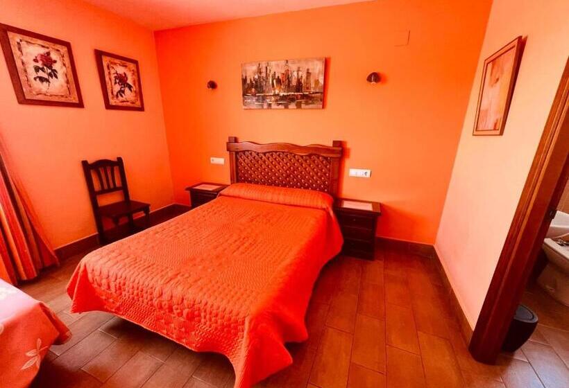 标准三人间, Hostal Muriel