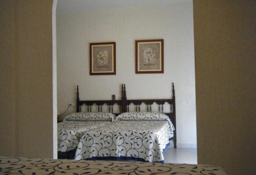 Номер Стандарт Трехместный, Hostal Muriel