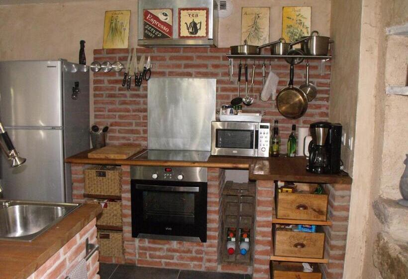 Дом 2 Спальни, La Flambée