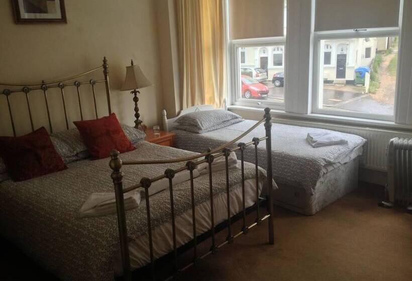 Семейный Номер, Malvern Lodge Guest House  Close To Beach, Train Station & Southend Airport