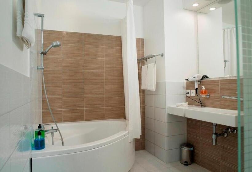 Family flat with lake view, Apart Hotel 46a