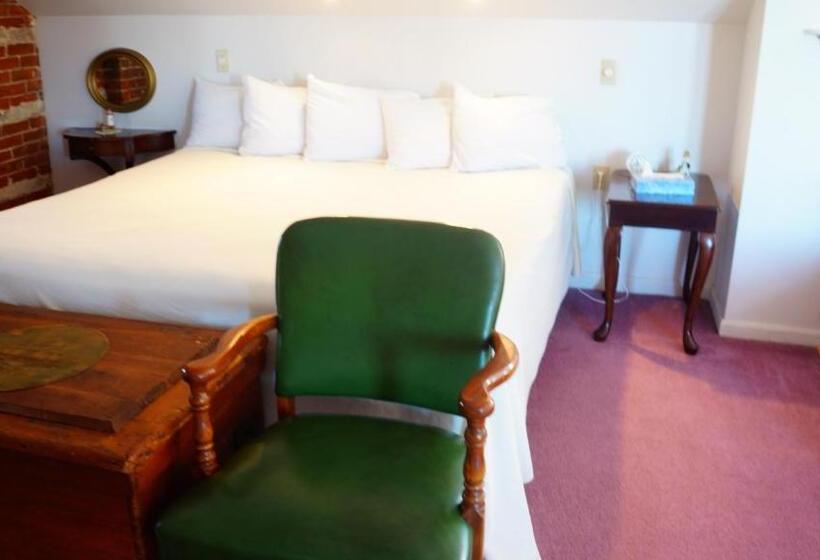 Люкс Вид на Город, Harbor Haus Inn & Suites