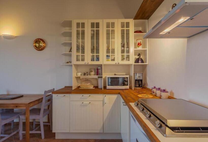 Студия Стандарт, Agriturismo Primaluna