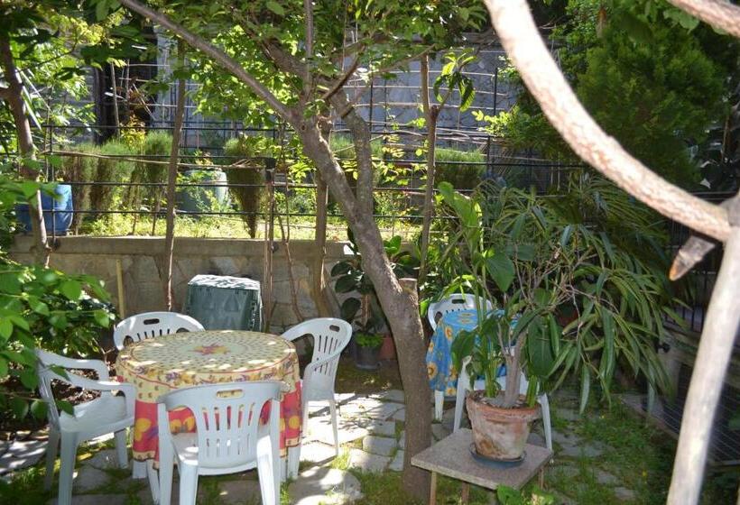 سوئیت جونیور با چشم‌انداز باغ, In Tracastello   Air Cond   Parking Not Included
