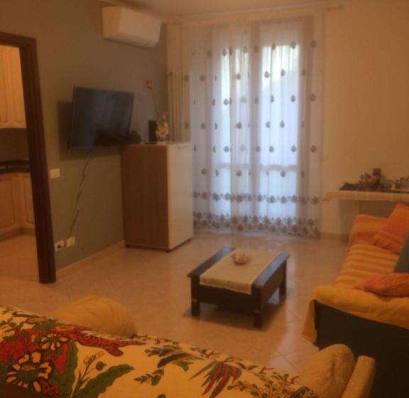 سوییت جونیور با چشم‌انداز دریا, In Tracastello   Air Cond   Parking Not Included