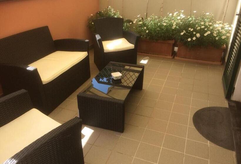 سوییت جونیور با چشم‌انداز دریا, In Tracastello   Air Cond   Parking Not Included