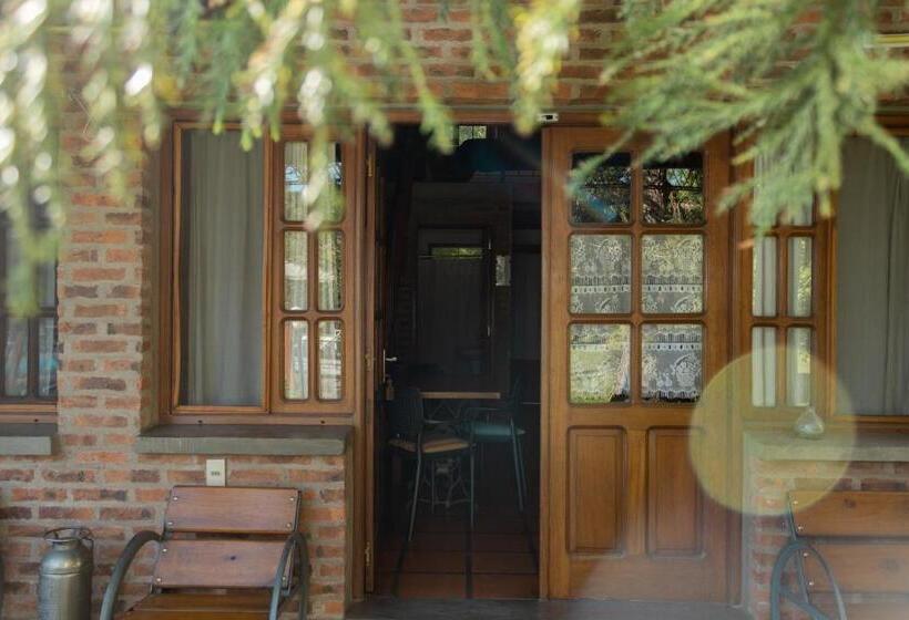 패밀리 방갈로, Hostal Canela