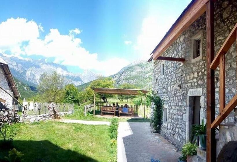 Quarto Triplo Estandar, Shpella Guesthouse Theth
