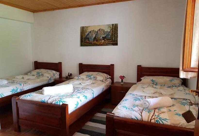 Quarto Triplo Basic, Shpella Guesthouse Theth