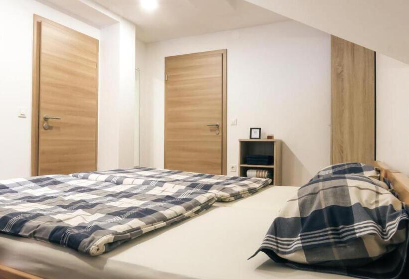اتاق استاندارد, Apartment And Rooms Maraton