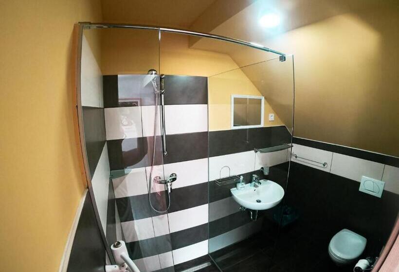 اتاق استاندارد چهار تخته, Apartment And Rooms Maraton