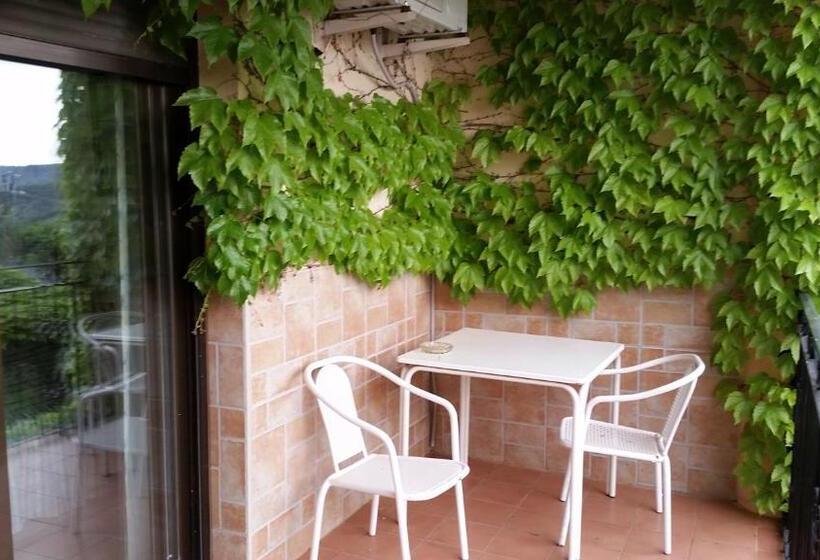 Номер Стандарт с Балконом, Hostal Los Rosales