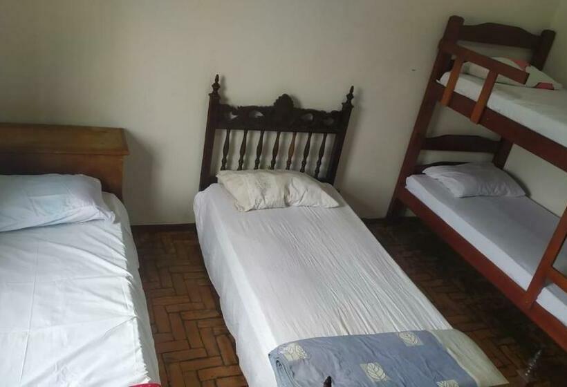 Четырехместный номер эконом класса с общей ванной комнатой, Hostel Da Moda