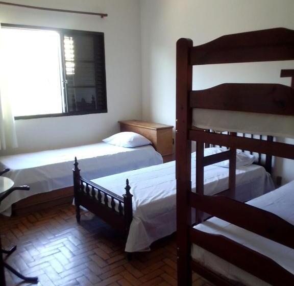 Четырехместный номер эконом класса с общей ванной комнатой, Hostel Da Moda