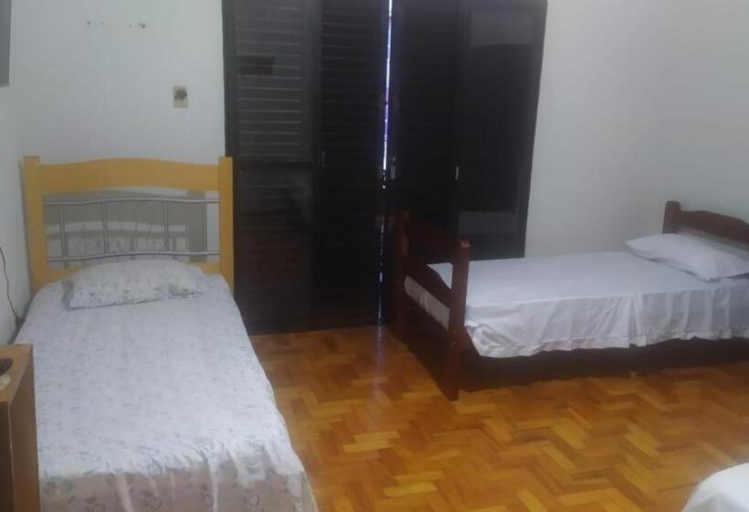 Четырехместный номер эконом класса с общей ванной комнатой, Hostel Da Moda