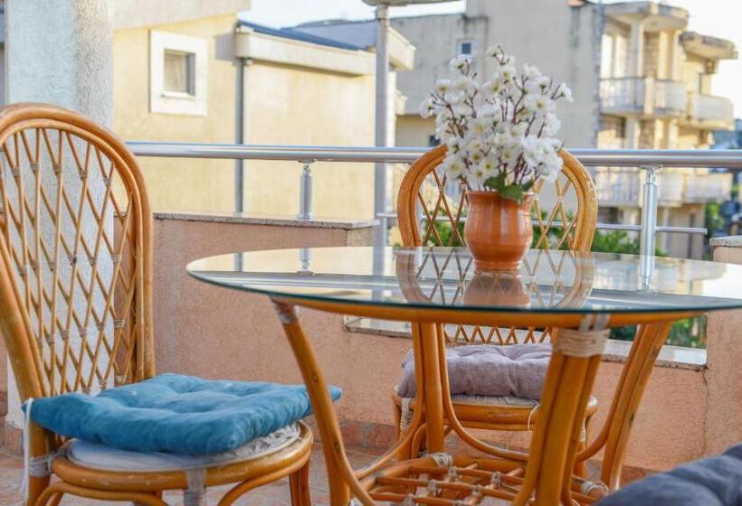 اتاق استاندارد با بالکن, Rexha Apartments