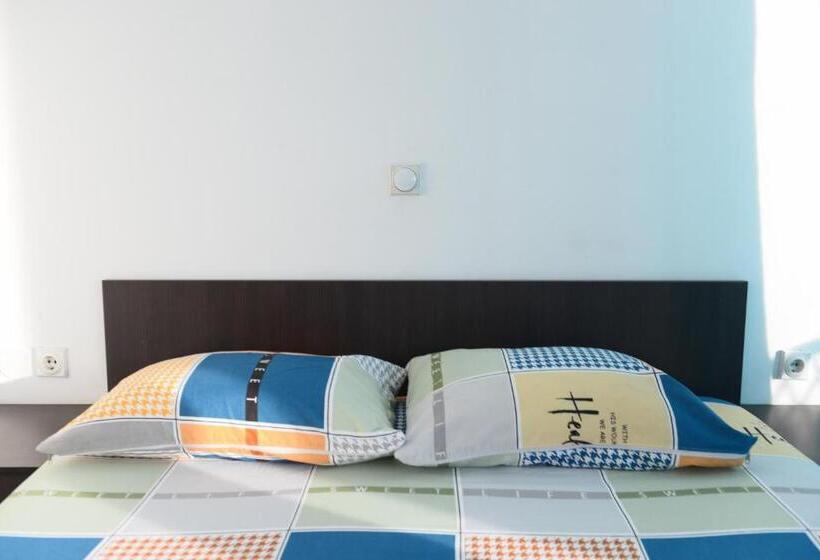 اتاق راحتی سه تخته, Rexha Apartments