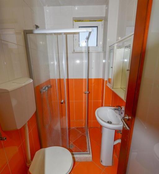 اتاق لوکس با بالکن, Rexha Apartments