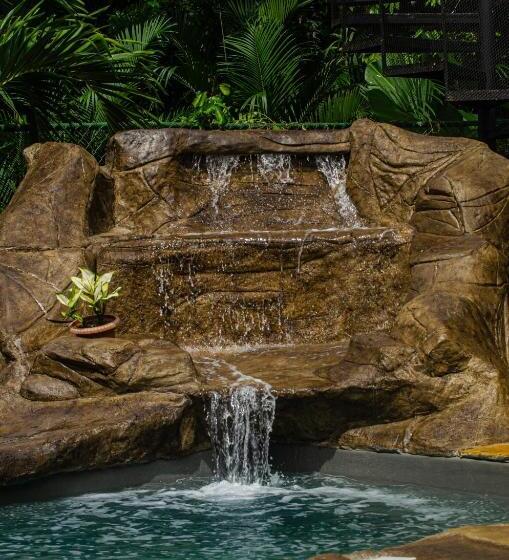 标准间, The Jungle Container