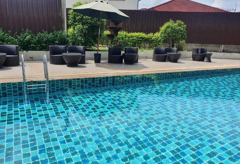 Номер Superior Вид на Бассейн, Retreat Resort Pattaya