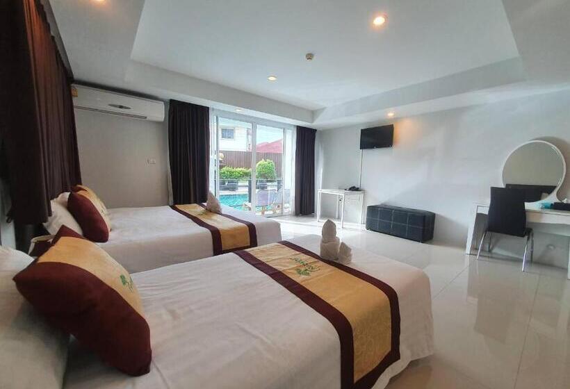 Трехместный Номер Стандарт Вид на Бассейн, Retreat Resort Pattaya