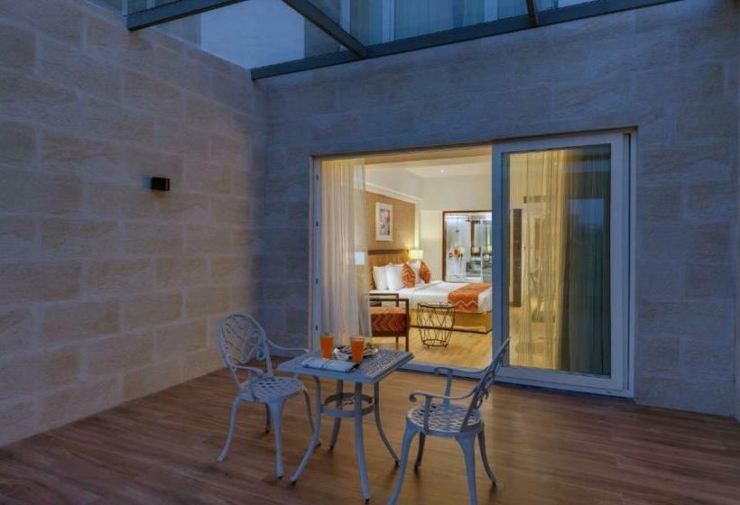 Номер Клуб, The Fern Residency, Satara Maharashtra