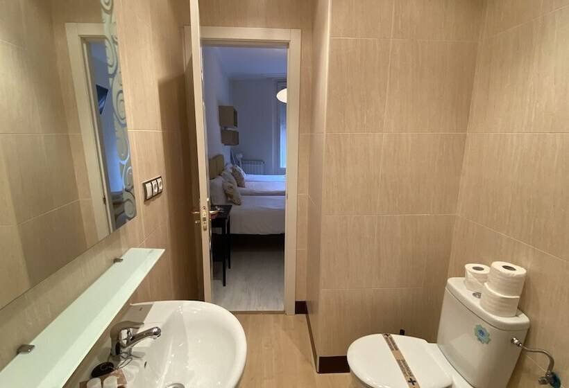غرفة قياسية ثلاثية, Insidehome Valladolid Centro  Hab Con Baño Privado En El Centro Y Opcion De Parking
