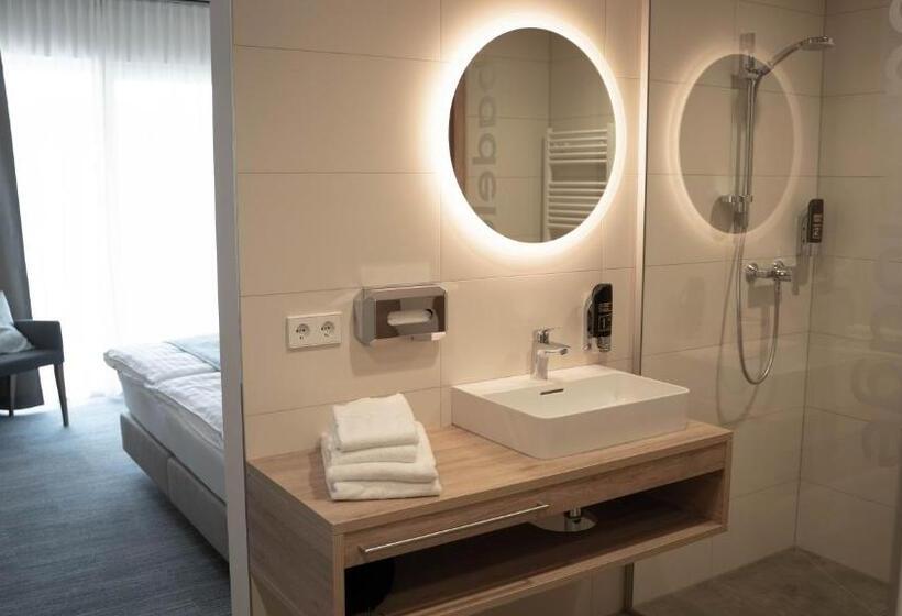 Номер Стандарт с Балконом, Donau Lodge