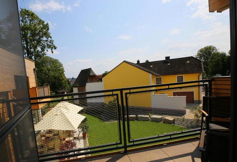 Номер Стандарт Вид на Сад, Donau Lodge
